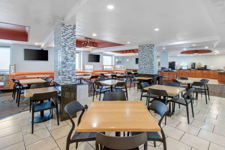 Clarion Hotel Denver Central — photo 4