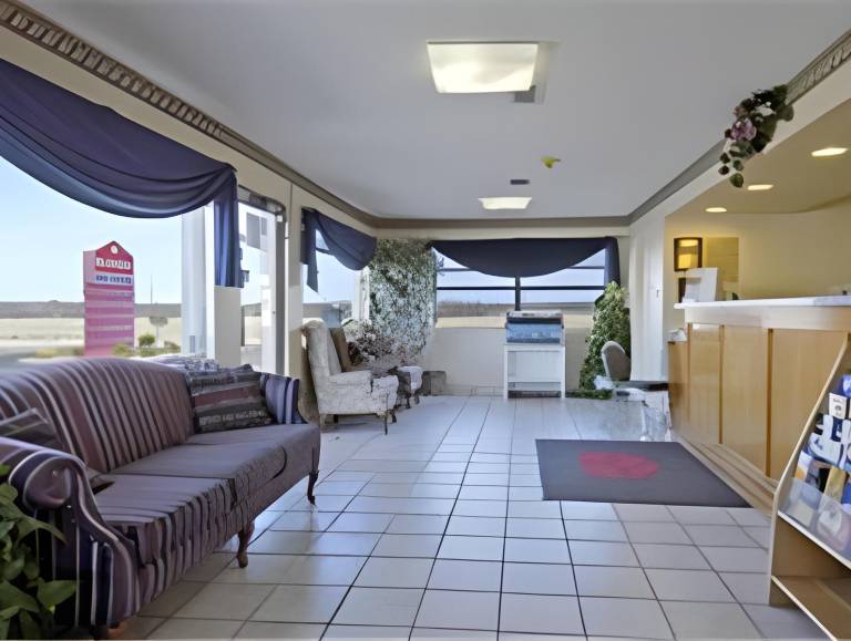 Super 8 by Wyndham Wichita Falls — photo 4