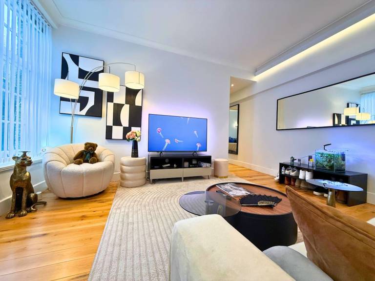 LuxuryLondonStays - Cosy Mayfair Hideout on Prestigious Street in London, KY