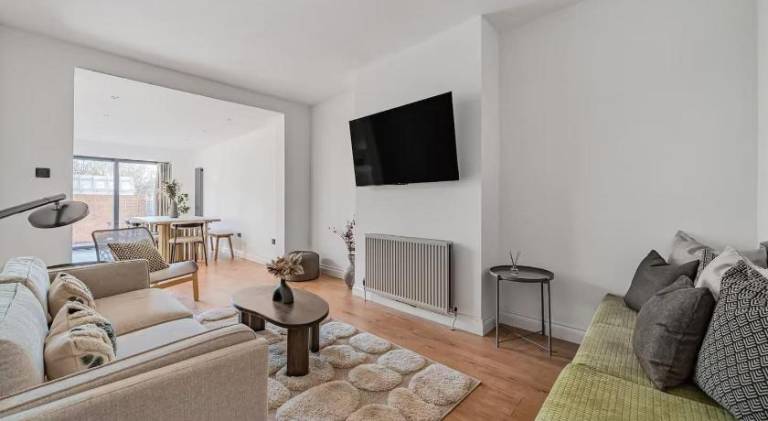 House | Suitable for remote work | Pets allowed — photo 2