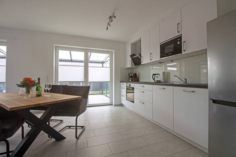 Rental apartment with terrace & yard — photo 3