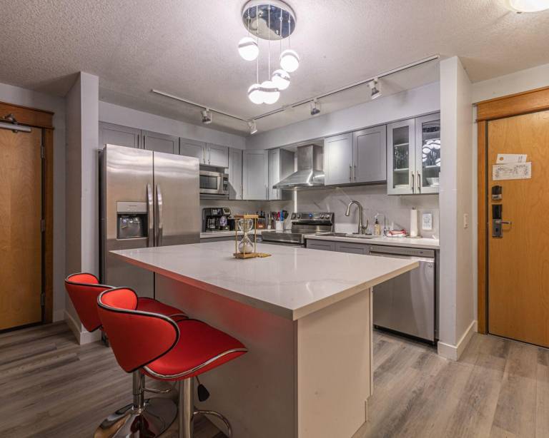 Luxurious One Bedroom Suite WindTower in Canmore, AB
