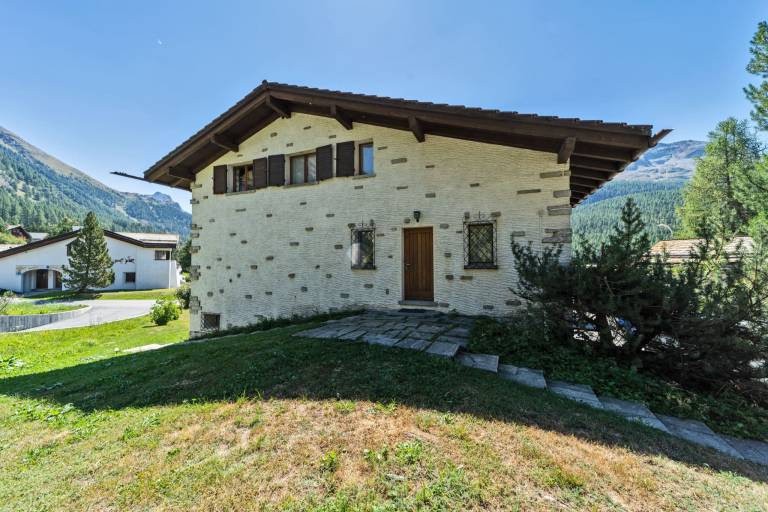 Holiday apartment with yard — photo 3