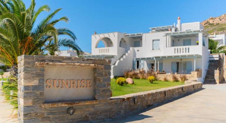Rental apartment with barbeque, patio & garden in Naxos