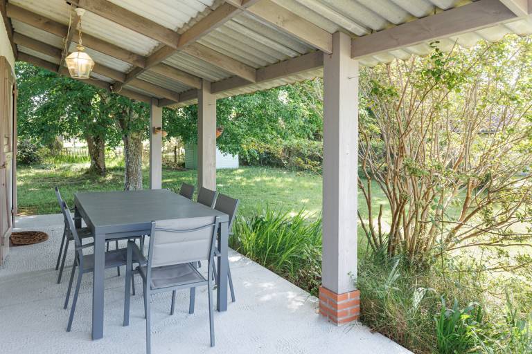 Vacation home with barbeque, garden & patio | Garden view — photo 4