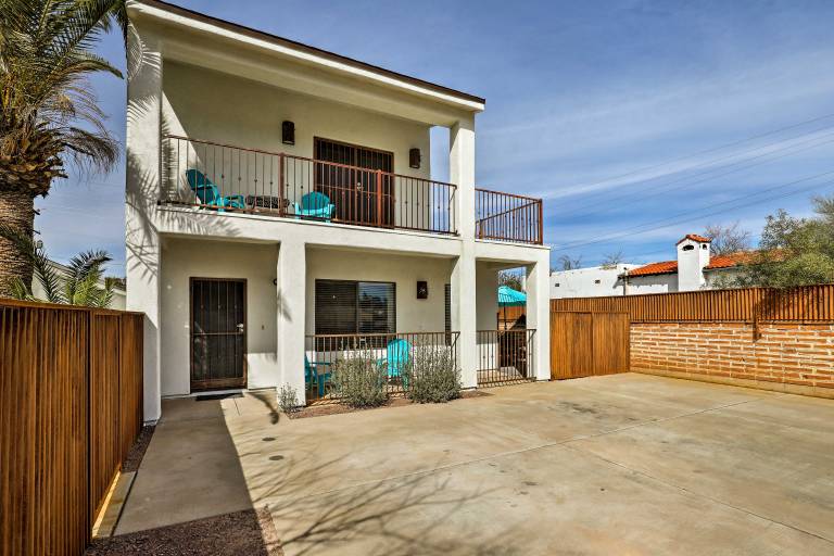 Tucson Home w Wraparound Balcony Walk to U of A