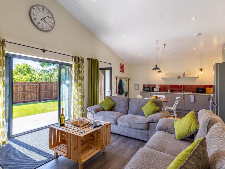 Fully equipped lodge with yard | Beach nearby | Pets are welcome — photo 4