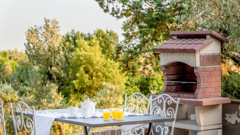 Villa with barbeque, private pool & yard | Pool view — photo 4