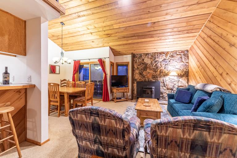 Snowcreek 1+Loft Corner, Upstairs, Mtn Views & WIFI, Apple TV — photo 2