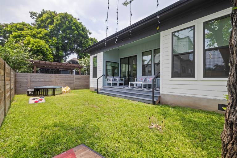 House East Cesar Chavez