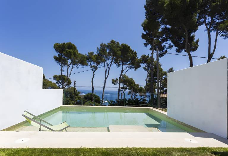 Fully equipped vacation home with barbecue, pool & garden | Garden view | Beach nearby | Dogs allowed in Calella