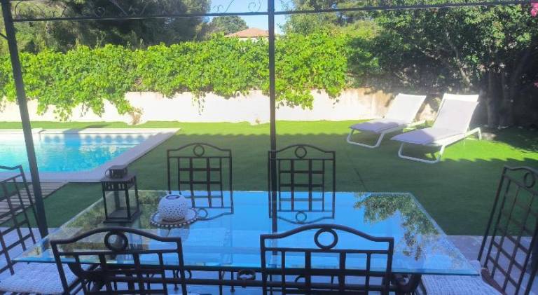 Vacation home with pool — photo 2