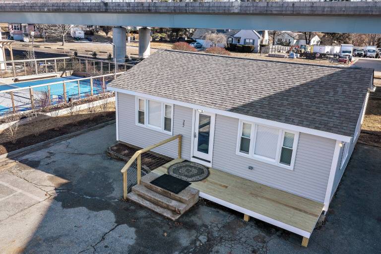 House  New London