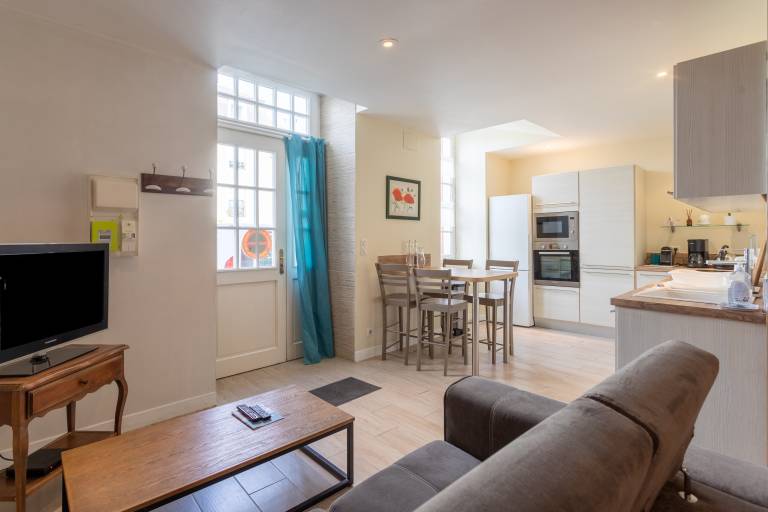 Charming apartment with fast internet | City view | Pet-friendly — photo 3