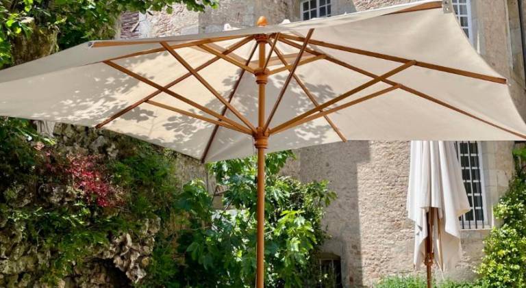 Holiday apartment with terrace, barbecue & yard in Autun