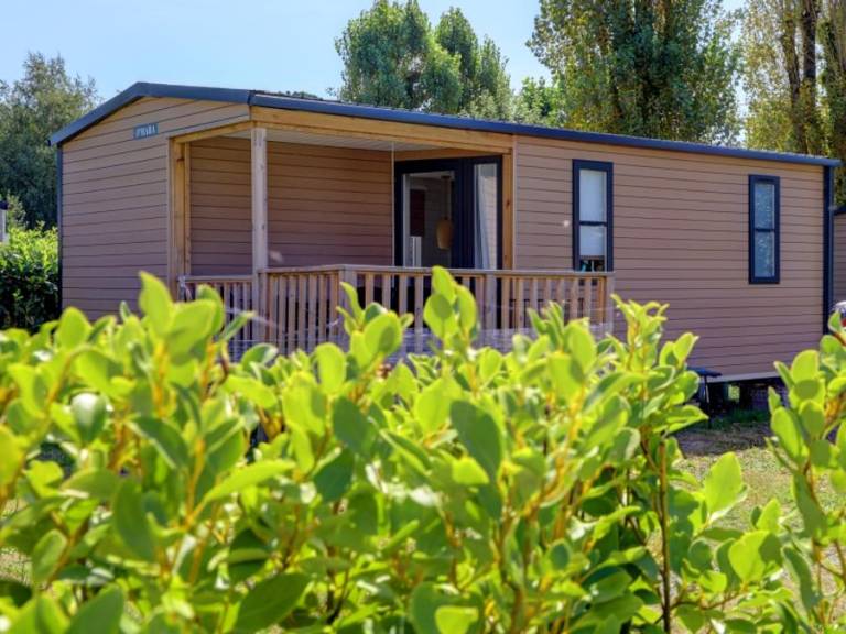 Mobile home with patio, heated pool & grill — photo 4