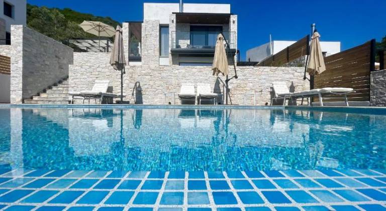 Villa with garden, terrace & barbecue in Skiathos