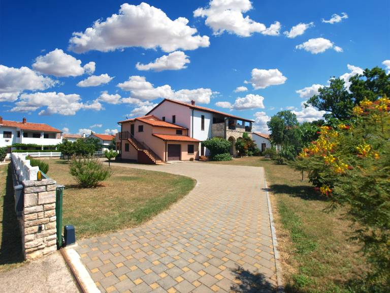 Holiday apartment with barbeque & terrace in Medulin