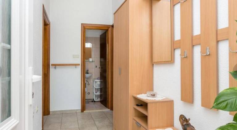 House with 2 rooms for 5 persons — photo 4