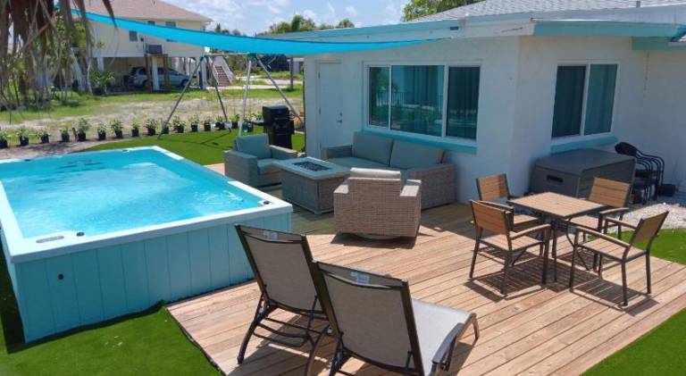 Villa with jacuzzi & pool in Fort Myers Beach, FL
