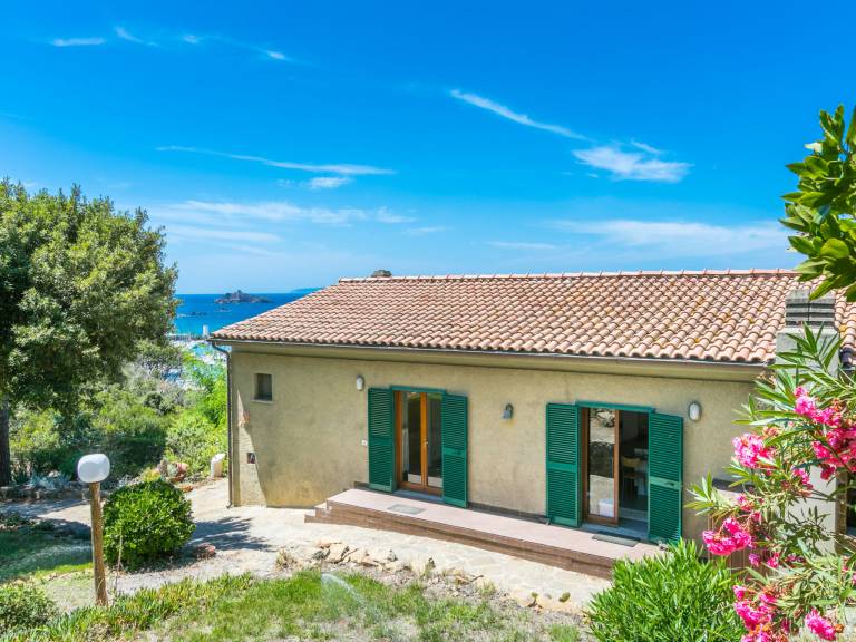 Fully equipped lovely vacation home with patio, garden & BBQ | Sea view | Close to the beach | Dogs allowed — photo 4