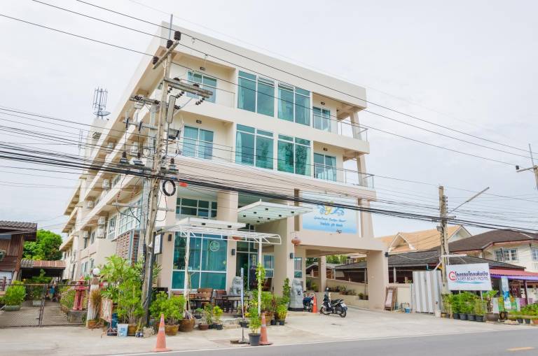 GoldenBeach Boutique Resort in Prachuap Khiri Khan