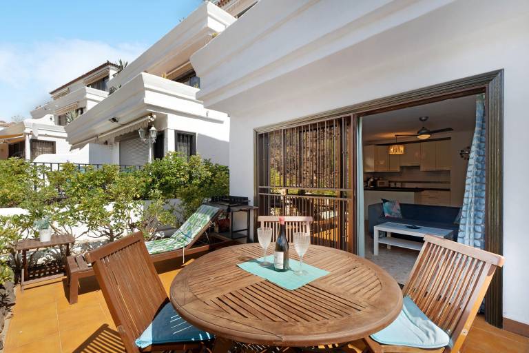 Vacation Apartment 'Blue Dream Pebble Beach' with Sea View, Shared Pool and Wi-Fi — photo 2