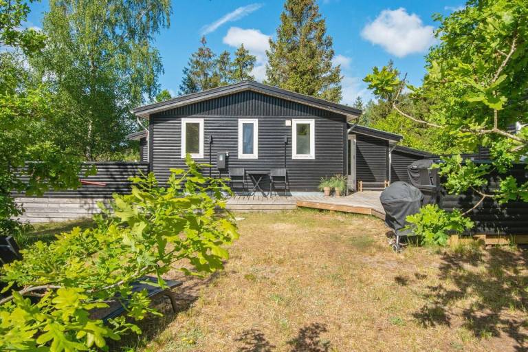 Vacation home with patio in Ebeltoft