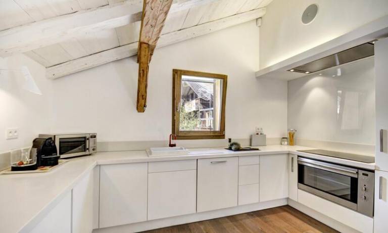 Chalet, Ground floor, terrace, fireplace or stove, 450m², Morzine — photo 5