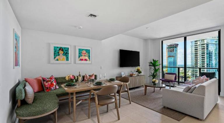 Holiday apartment with pool & jacuzzi | Close to Bayside Marketplace — photo 5