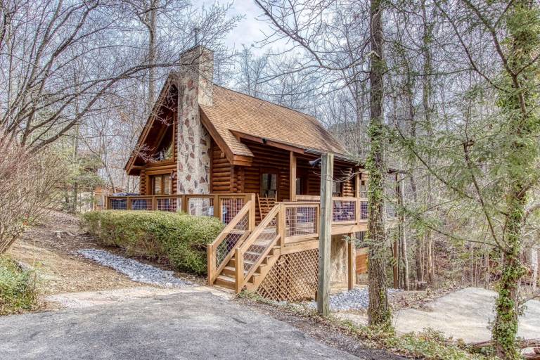 Family-oriented wonderful cabin with private pool | Pet-friendly in Pigeon Forge, TN