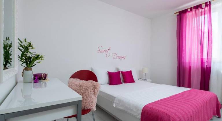 Apartment with 2 rooms for 4 persons in Labin
