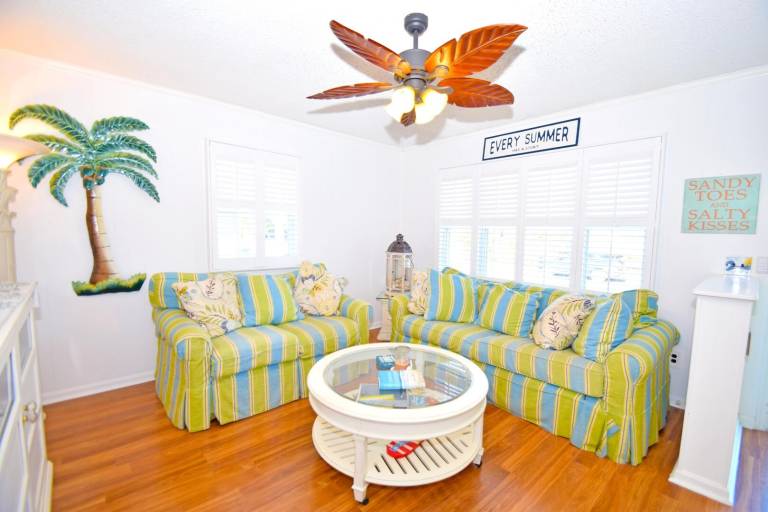 Vacation home with garden & pool — photo 4