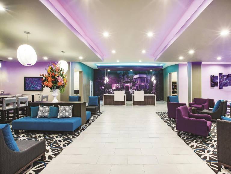 La Quinta Inn & Suites by Wyndham McAllen La Plaza Mall — photo 3