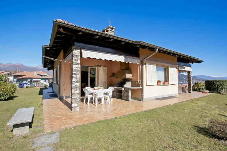 House with garden, grill & patio | Mountain view — photo 5
