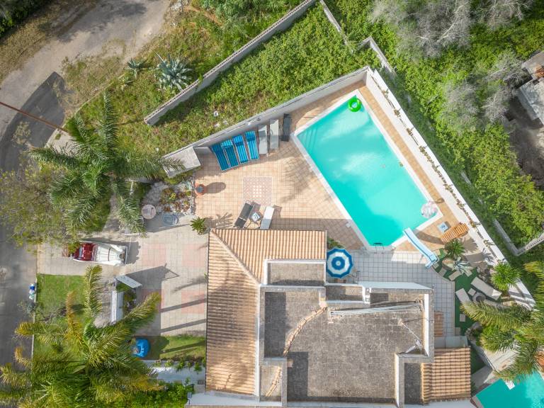 Villa with yard, terrace & private pool | Pet-friendly — photo 5