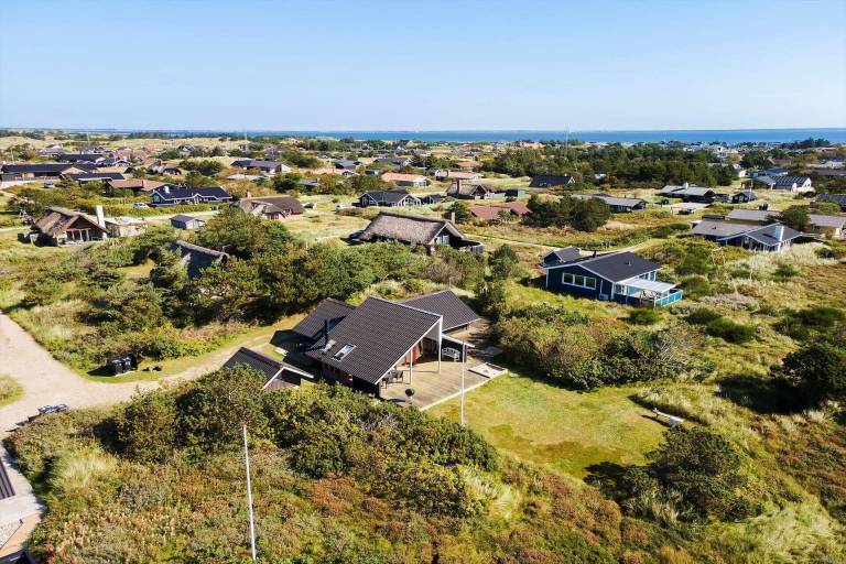 Fully equipped vacation home with grill & terrace | Dogs allowed in Hvide Sande