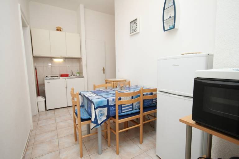 Two bedroom apartment near beach Podgora, Makarska (A-6782-a) — photo 5