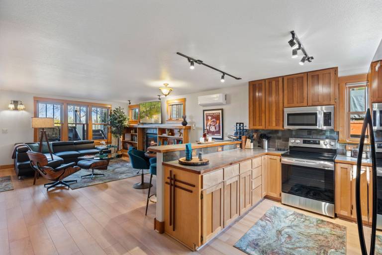 415 Mason Court 5B — photo 2