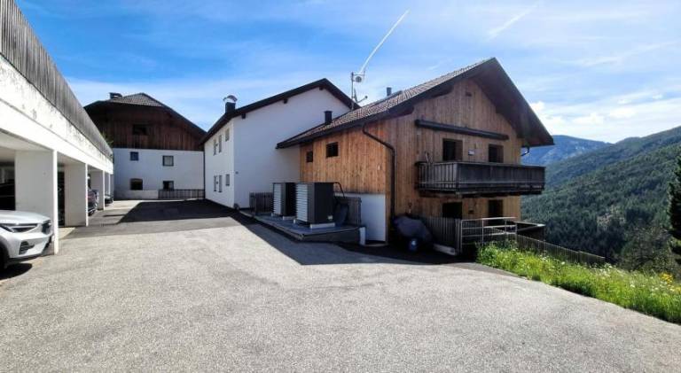Apartment with terrace, barbecue & yard in Rasun Anterselva