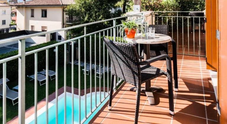 Holiday apartment with pool, yard & terrace — photo 3