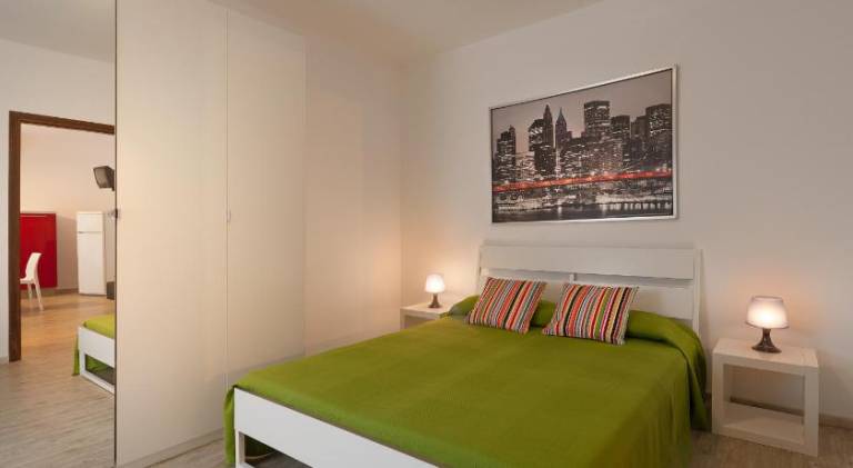 Beautiful serviced apartment with yard & patio | Next to the beach | Pet-friendly — photo 2