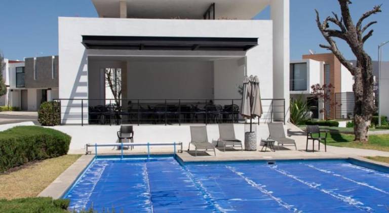 Vacation home with pool | Pet-friendly — photo 3