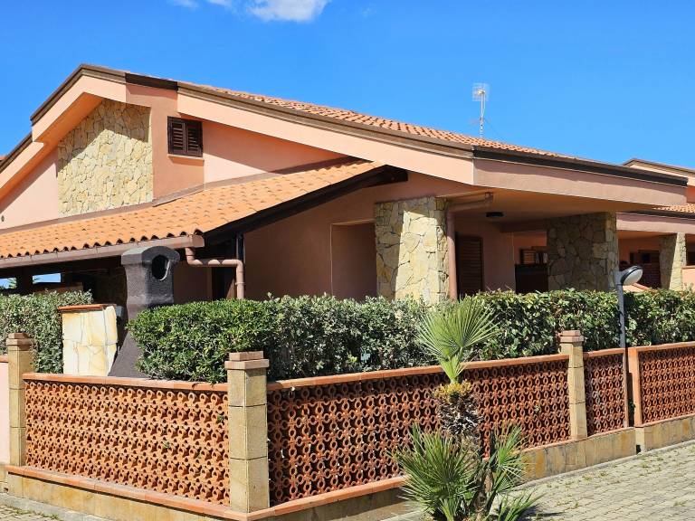 Villa  Campofelice di Roccella