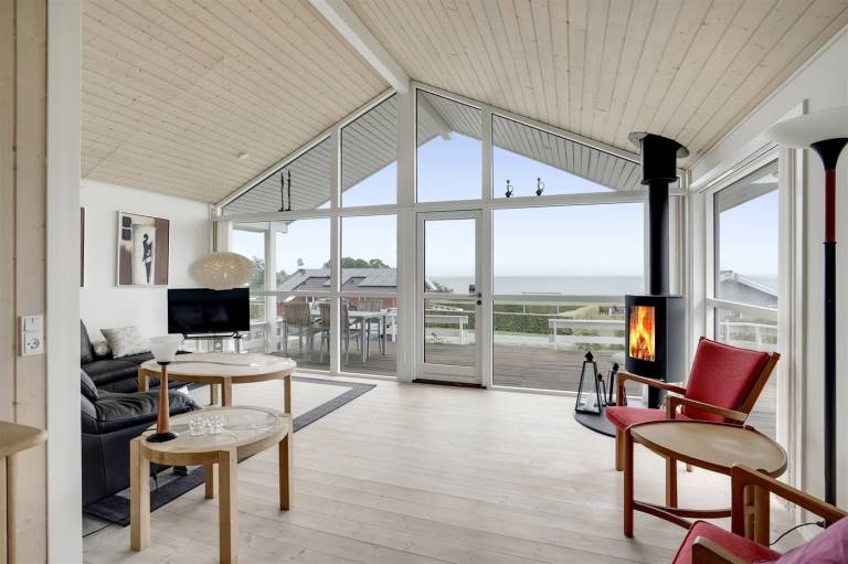 Fully equipped beautiful vacation home with jacuzzi, barbecue & yard | Sea view | Pets are welcome — photo 2