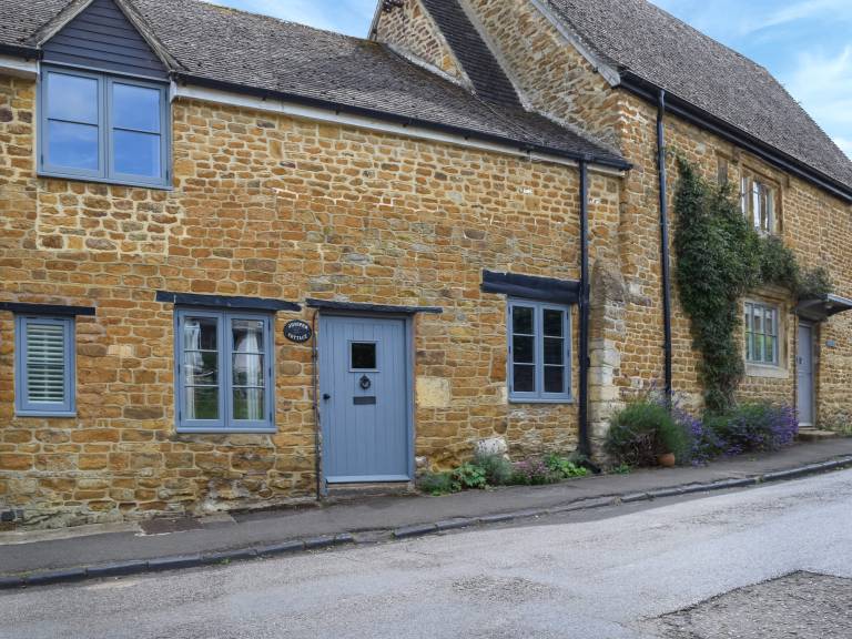 Cottage with grill in Hook
