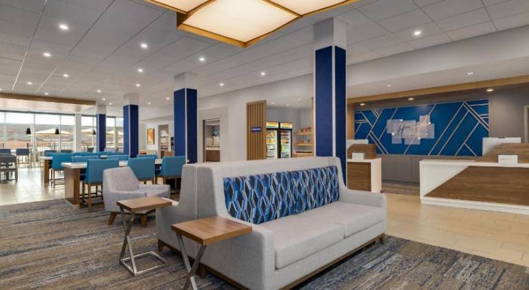 Holiday Inn Express & Suites Huntsville Northeast — photo 2