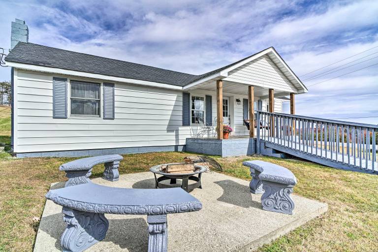 Updated Beattyville Ranch-Style Home w/ Yard! in Kent, KY