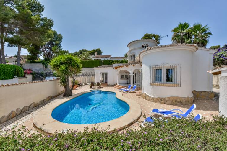 Fully equipped villa with grill, private pool & yard | Dogs allowed — photo 4