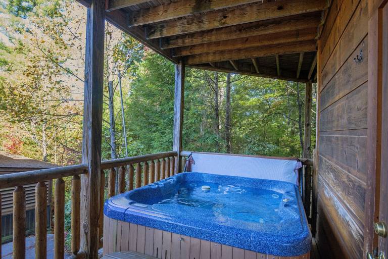 Cabin with private pool in Pigeon Forge, TN